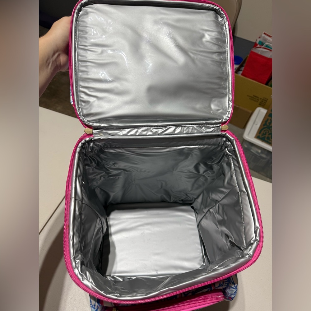 NEW Lilly Pulitzer Rolling Cooler - Picture 4 of 13